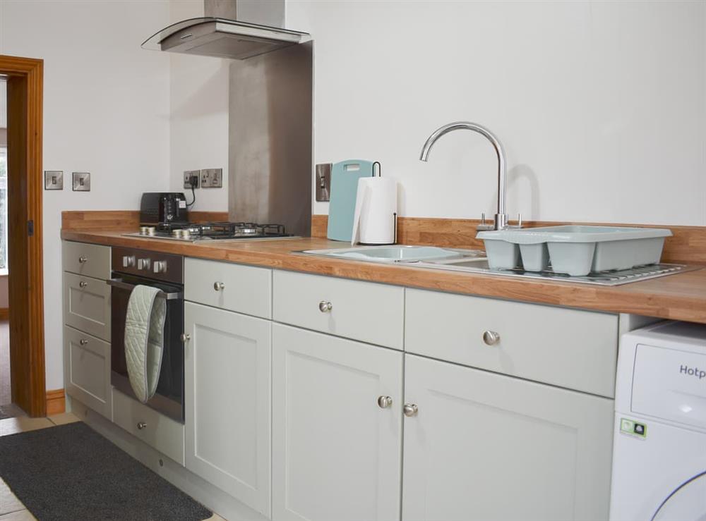 Kitchen (photo 3) at The Snuff Box in Clenchwarton, near King’s Lynn, Norfolk