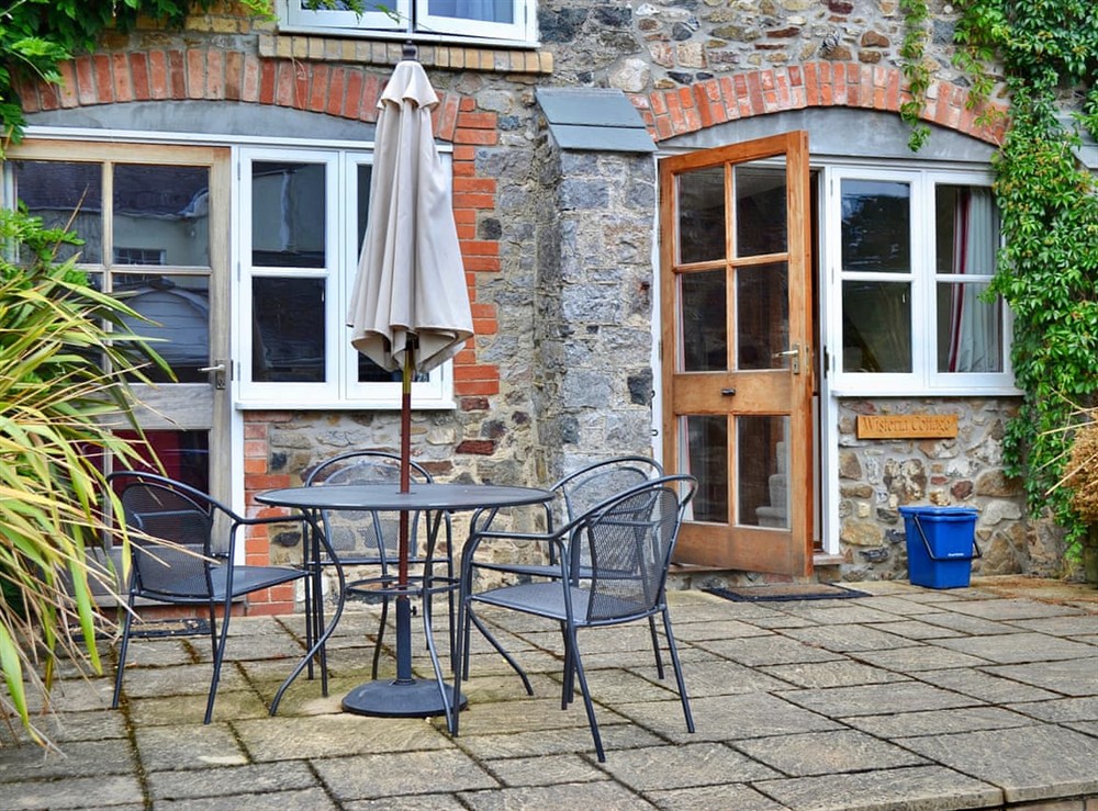 Outdoor eating area at The Stable Barn Little Dunley in Bovey Tracey, Devon