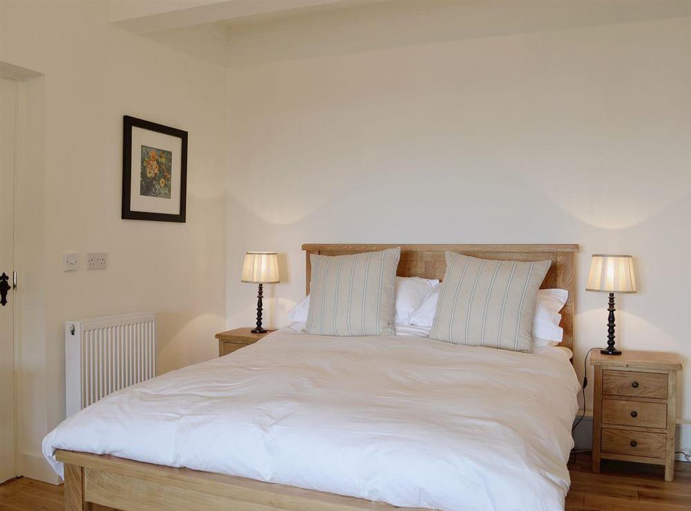 Lovely bedroom with fine bed linen at The Stable in Port Of Menteith, Stirlingshire
