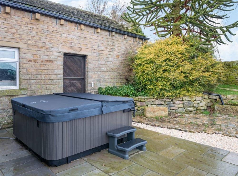 Hot tub at The Stables at Hutch Royd in Rishworth, West Yorkshire