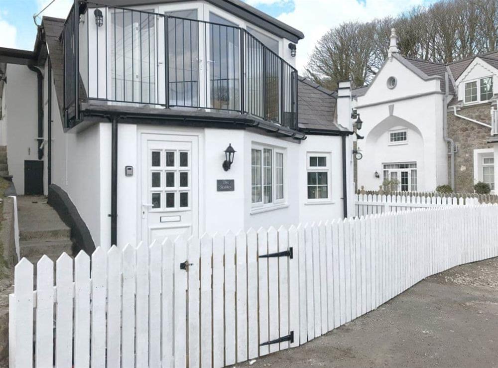 Secluded holiday cottage in an elevated position in the heart of the Pembrokeshire Coast National Park at The Stables in Penally, near Tenby, Dyfed