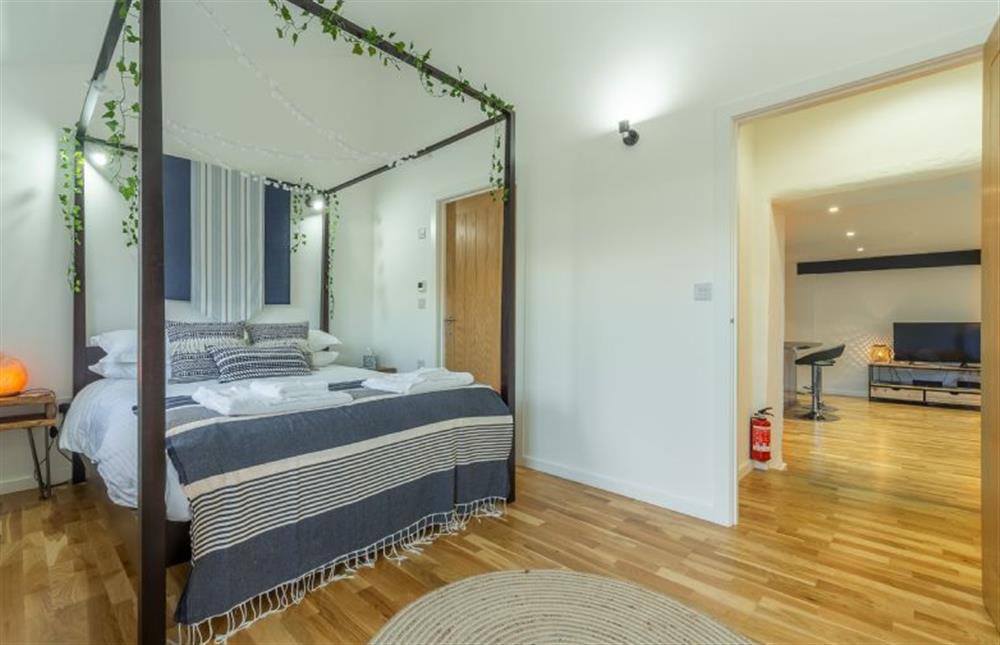 The Stables, St Agnes. Master bedroom, sleep deeply and wake rested in a king-size bed at The Stables, St Agnes 