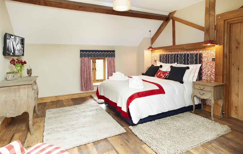 Master bedroom with 5’ king-size bed and en-suite bathroom at The Stone Barn, Downton-on-the-Rock