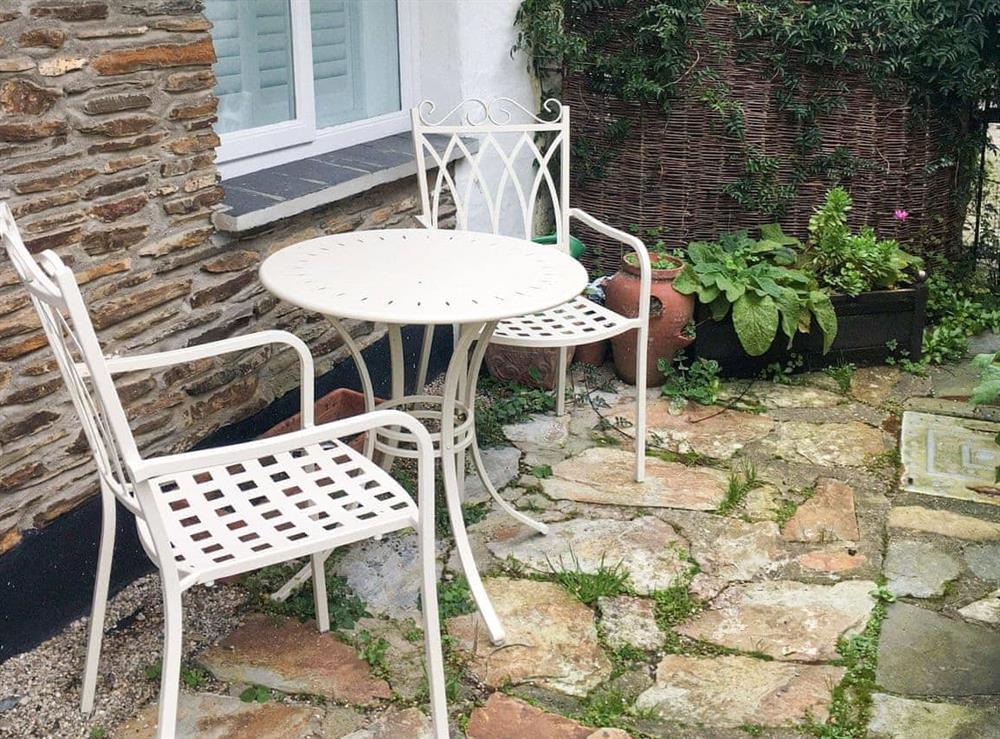 Outside patio area at The Studio in St Mawes, Cornwall