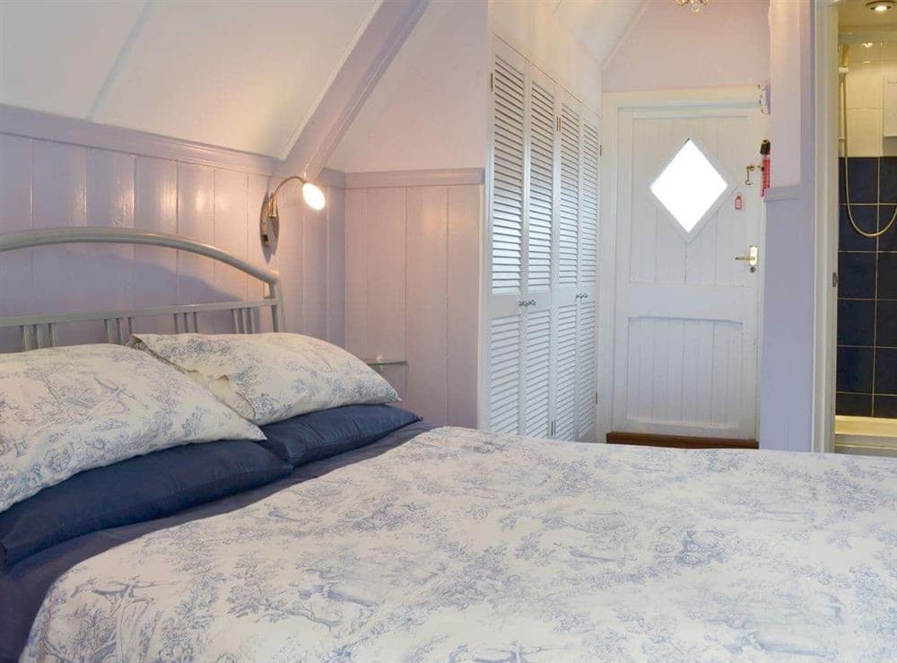 Double bedroom with en-suite at The Summer House in Tintagel, Cornwall, Great Britain