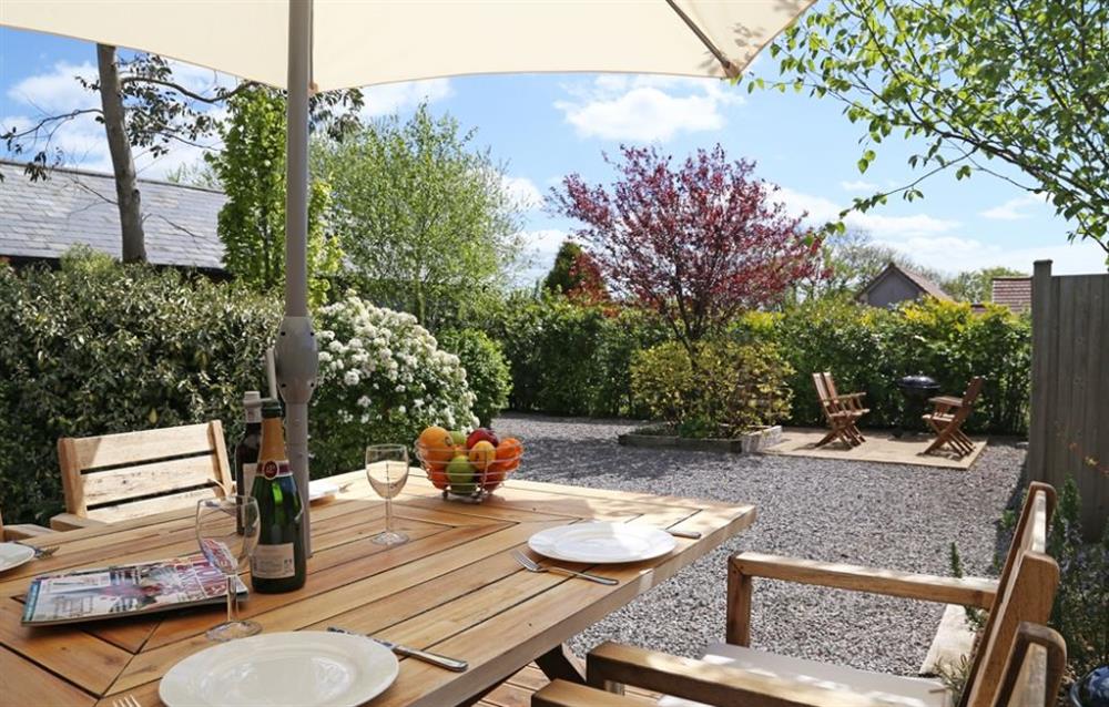 Outdoor dining at The Sycamores, Shepton Mallet, Somerset