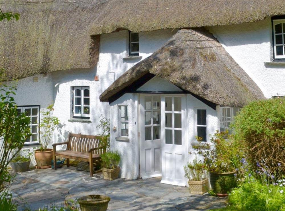 Charming Grade II listed holiday property at The Thatch Cottage in South Petherwin, near Launceston, Cornwall
