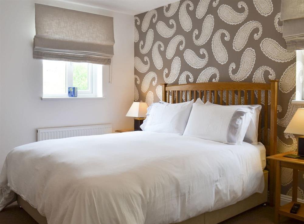 Relaxing en-suite double bedroom at The Tides in Bridport, Dorset