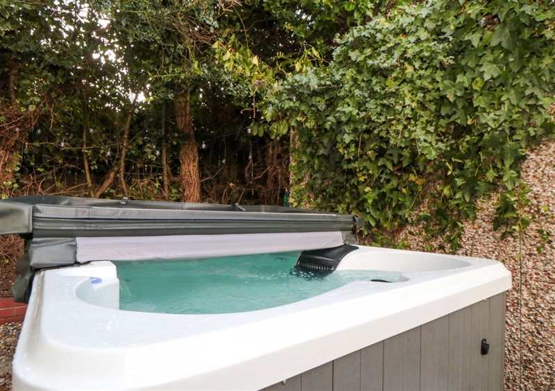 The hot tub at The Tiny Home, High Leven