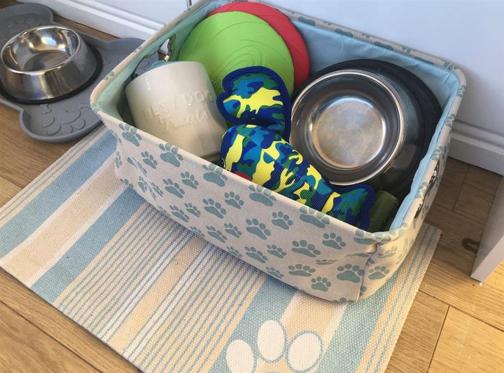 Welcome dog box, that includes dog treats, bowls and toys ready to welcome our dog guests!