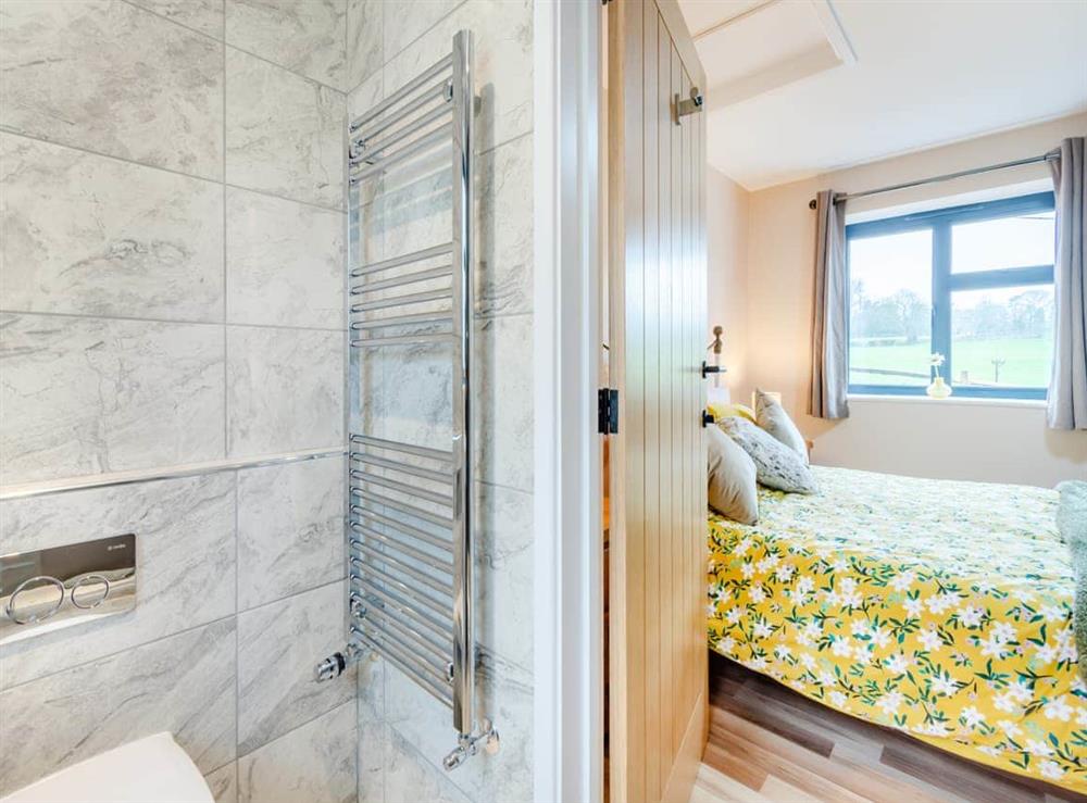 En-suite at The Tractor Shed in Matfield, Kent