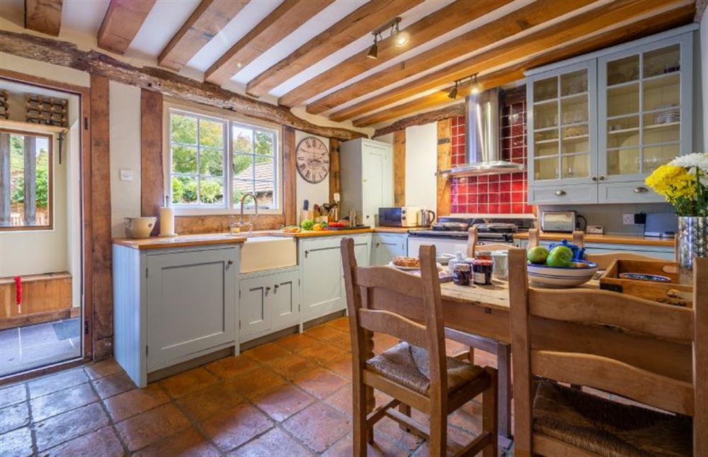 Kitchen with breakfast table and seating for up to five guests at The Tryst, Lavenham