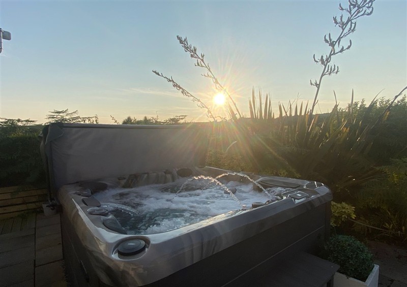 The hot tub at The Warren M5, Castellmarch near Abersoch