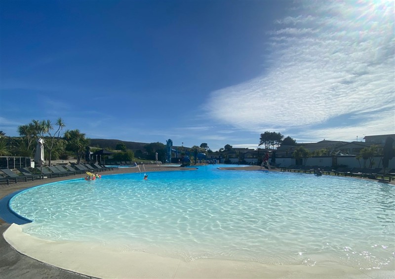 There is a swimming pool (photo 2) at The Warren M5, Castellmarch near Abersoch