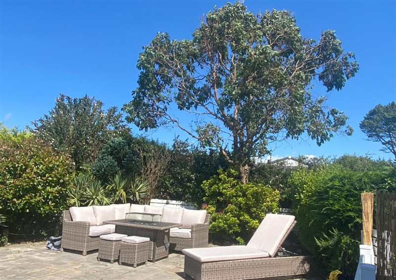 This is the garden at The Warren M5, Castellmarch near Abersoch