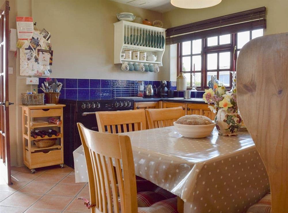 Kitchen/diner (photo 3) at The Warren in Moreton Paddox, Warwickshire