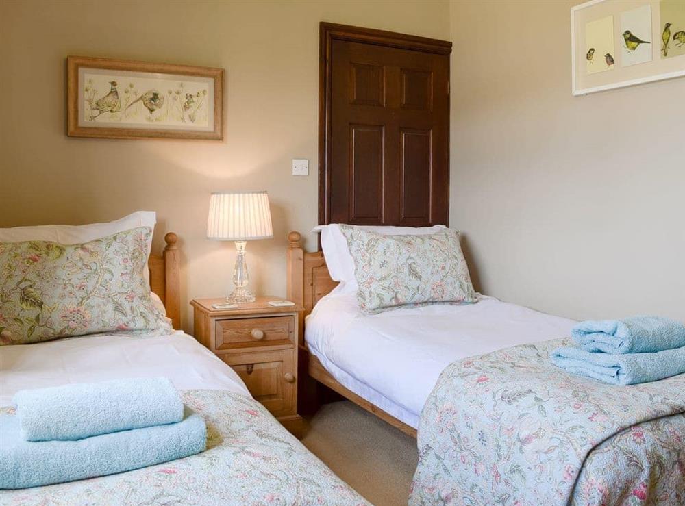 Twin bedroom (photo 2) at The Warren in Moreton Paddox, Warwickshire