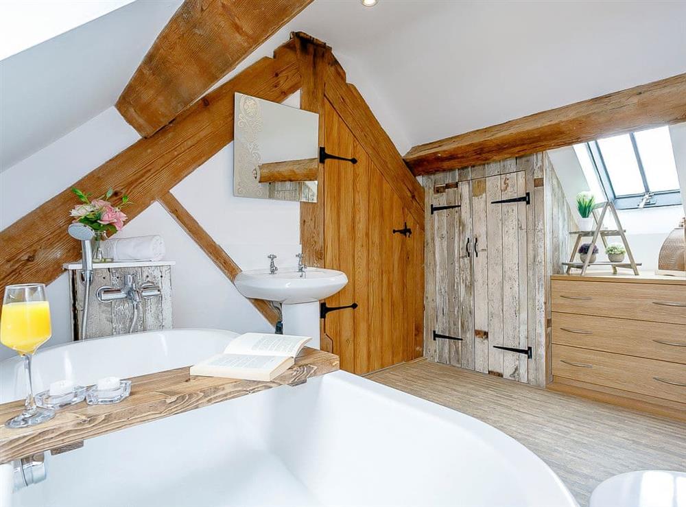 Luxurious double bedroom with en-suite bathroom (photo 4) at The Water Mill in Bradbourne, near Ashbourne, Derbyshire
