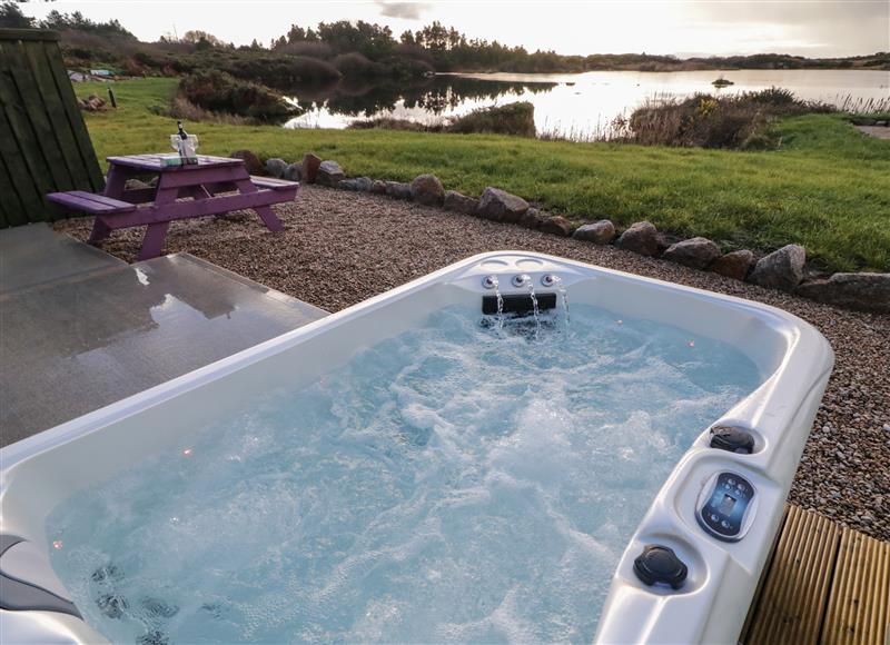 There is a pool at The Wheelhouse Pod No. 3, Burtonport