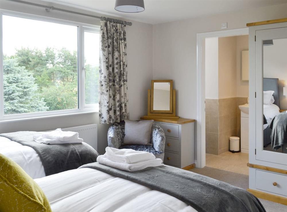 Attractive en suite twin bedroom at The Whins in Ganton, near Filey, North Yorkshire