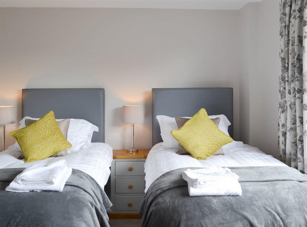 Comfortable en suite twin bedroom at The Whins in Ganton, near Filey, North Yorkshire