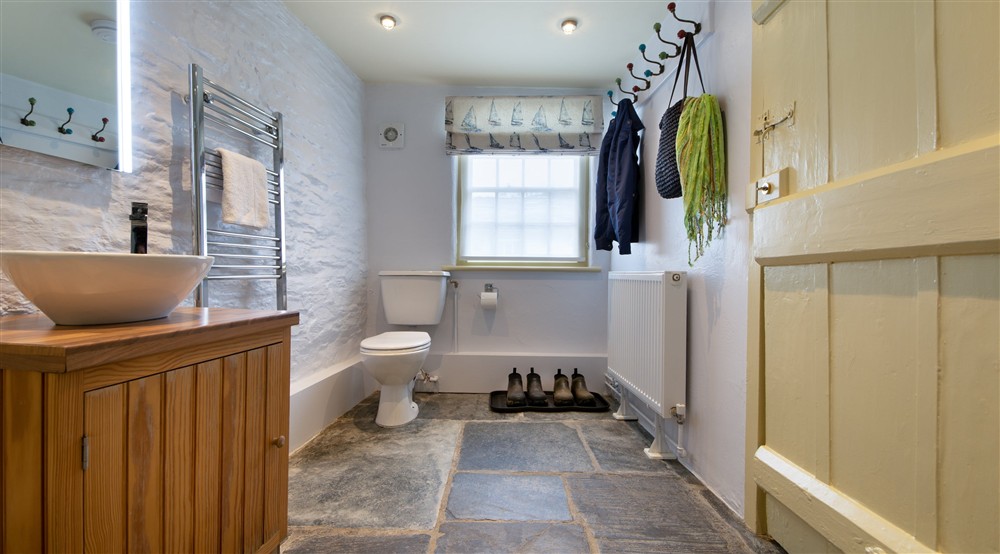 The cloakroom and shower room at The White Cottage in Port Isaac, Cornwall