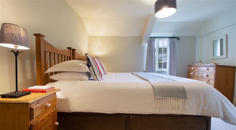 The first floor double or twin bedroom at The White Cottage in Port Isaac, Cornwall