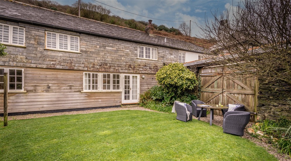The outdoor seating at The White Cottage in Port Isaac, Cornwall