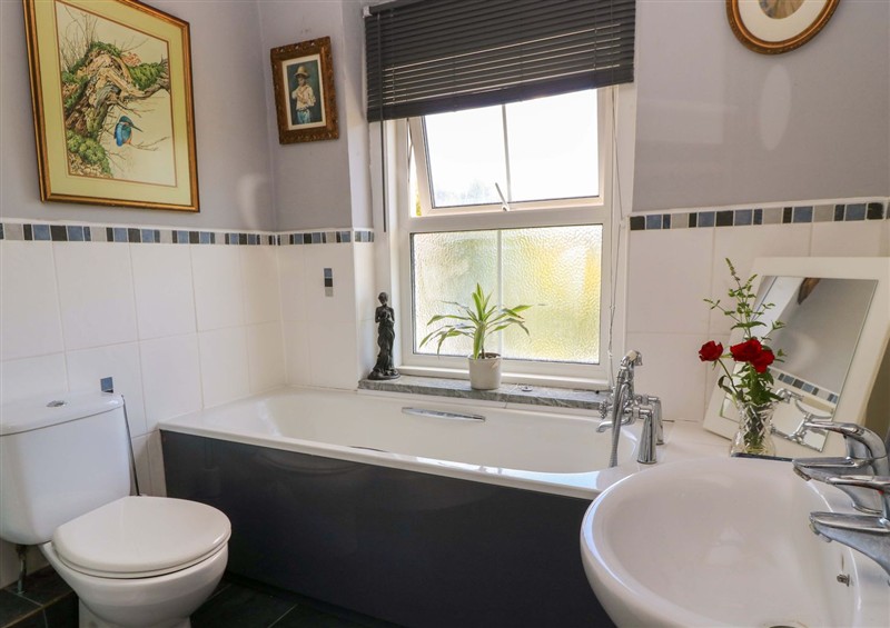 Bathroom at The White House, Piddletrenthide