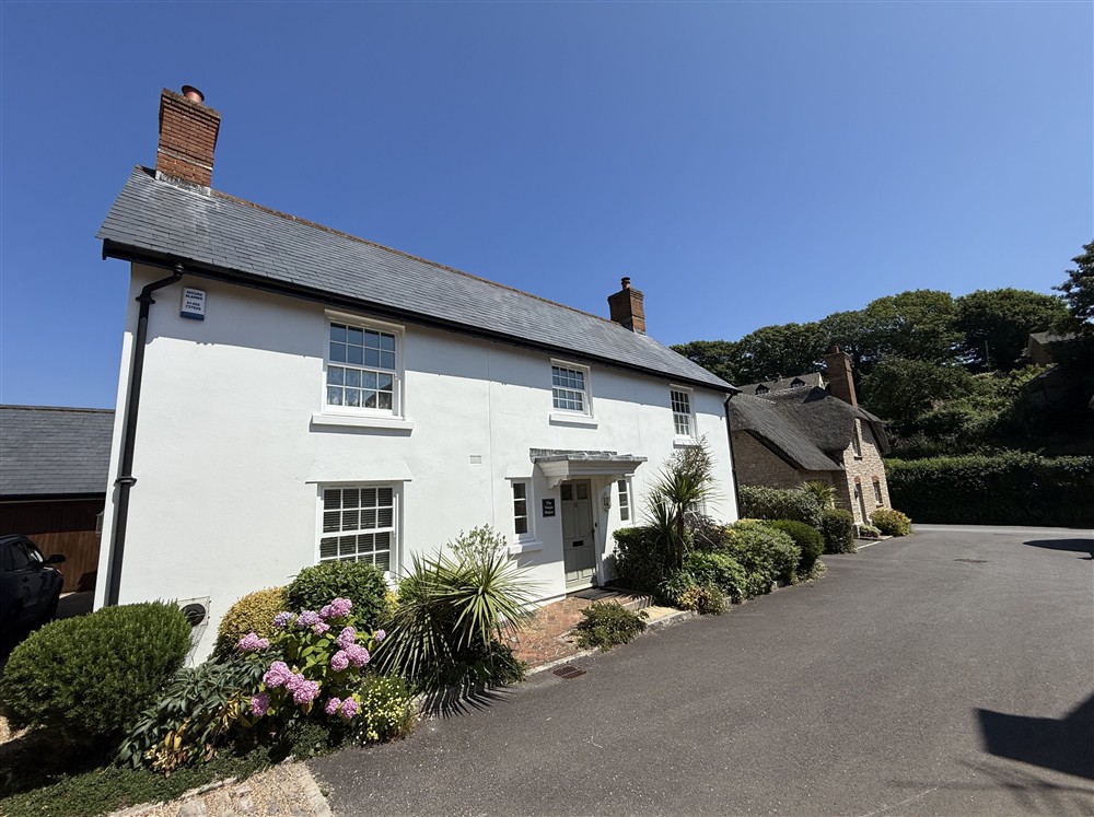 Welcome at The White House, West Lulworth