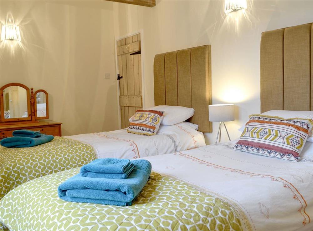 Twin bedroom at The Wood Shed in Saxmundham, Suffolk
