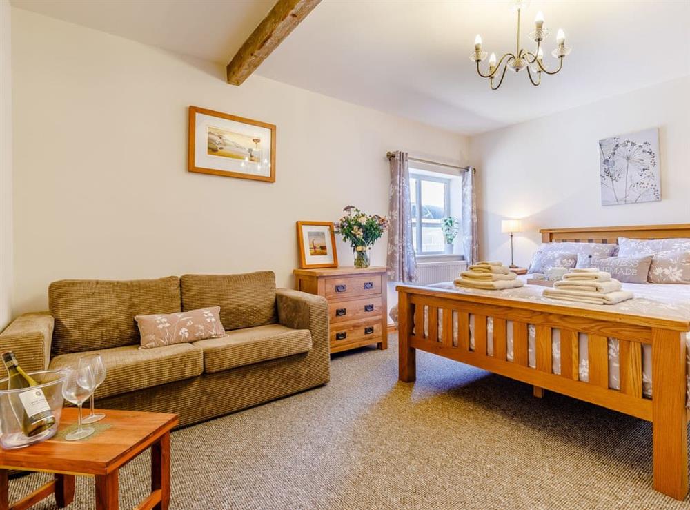 Double bedroom (photo 2) at The Woodlands Farmhouse in Willington, Malpas, Cheshire
