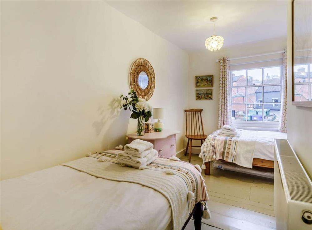 Twin bedroom at The Yellow Cottage On The Hill in Framlingham, Suffolk