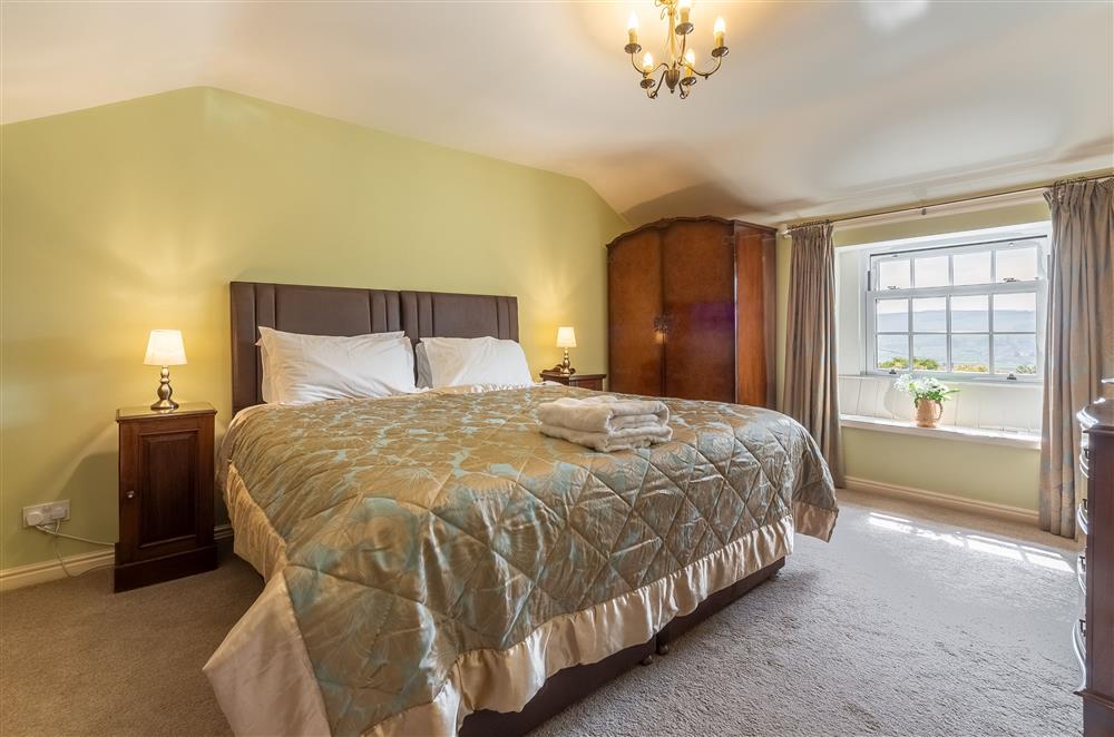 Master bedroom with 6’ super-king size bed at Theaked Stones, Leyburn