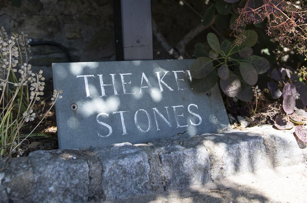 Welcome to Theaked Stones