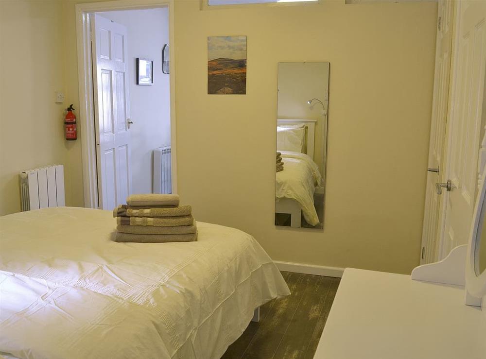 Double bedroom (photo 2) at This n That in Tintagel, Cornwall, England