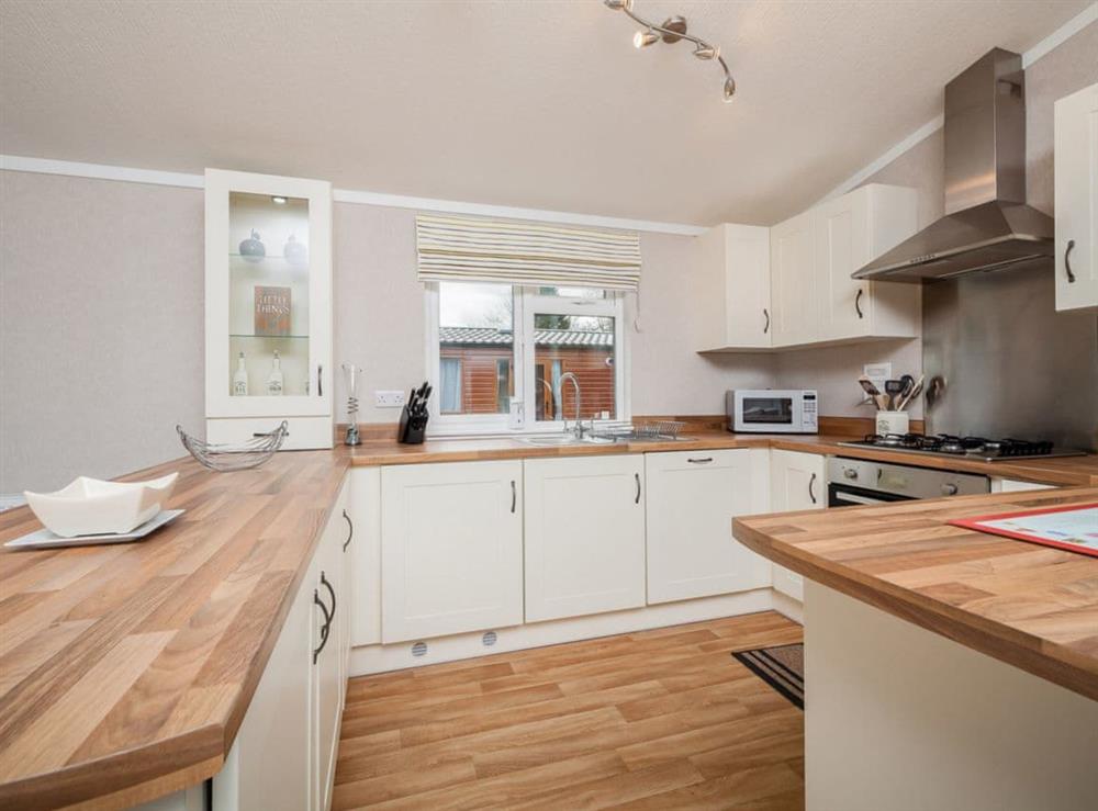 Lovely spacious kitchen area with breakfast bar at Thistle Lodge in Nether Coul, near Auchterarder, Perthshire