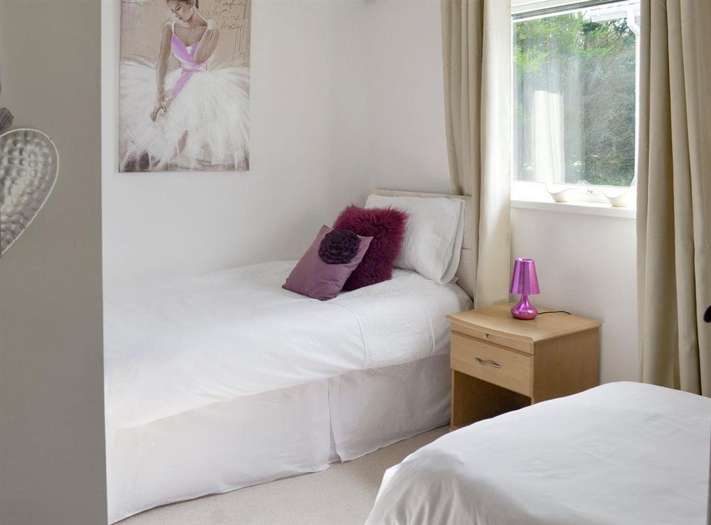 Light and airy twin bedroom at Walnut, 