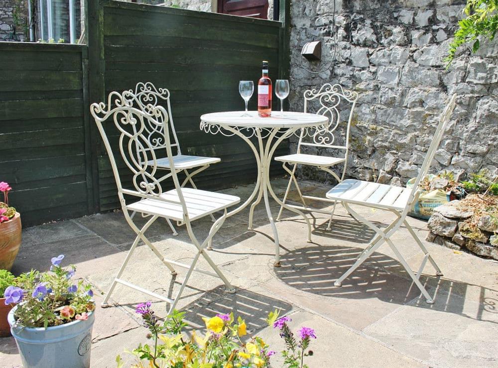 Peaceful sitting-out-area at Thorncliffe Cottage in Tideswell, near Bakewell, Derbyshire