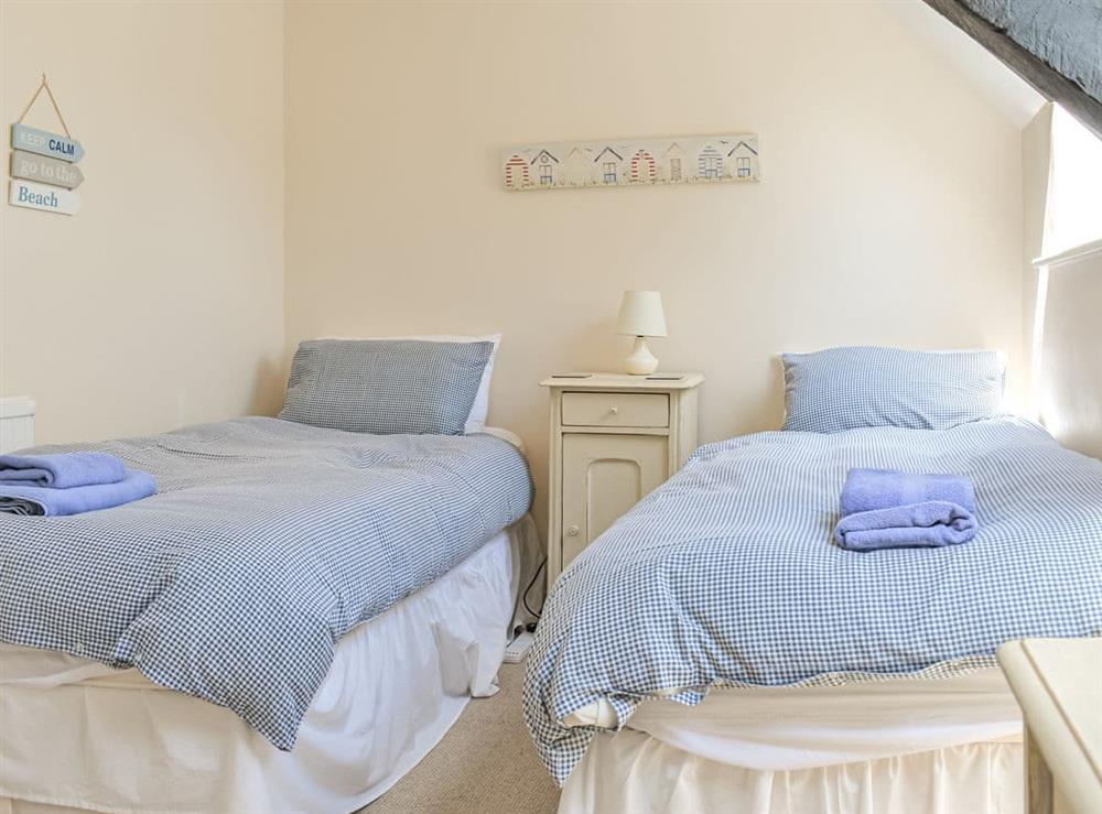 Twin bedroom at Thorntree Cottage in Colaton Raleigh, Devon