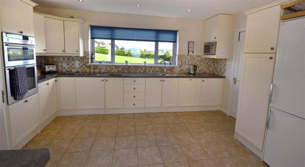 Well equipped fitted  kitchen at Thorpe Arnold Major in Thurlestone