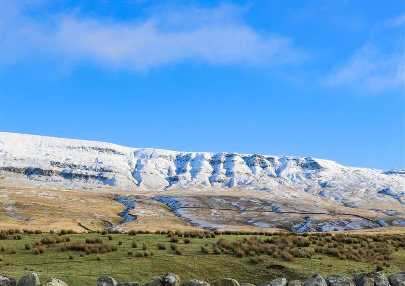 The setting of Three Peaks Barn