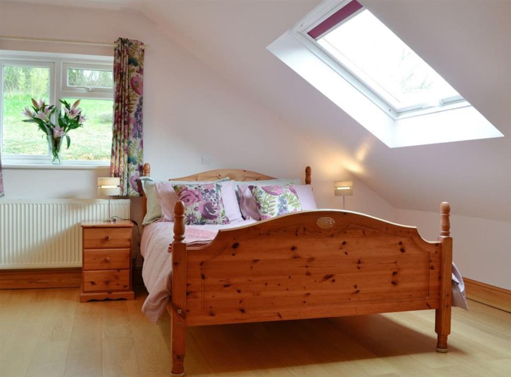 Double bedroom (photo 3) at Three Ways in Lypiatt Hill, near Stroud, Gloucestershire