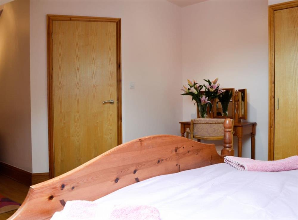 Double bedroom (photo 4) at Three Ways in Lypiatt Hill, near Stroud, Gloucestershire