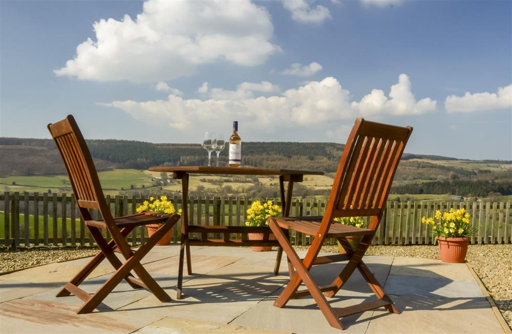 Outside seating area seating four guests overlooking the stunning countryside at Threp’nybit Cottage, Pockley, North Yorkshire