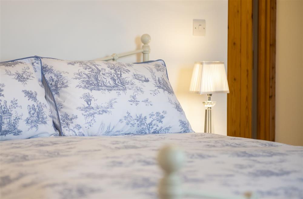 Bedroom one on the ground floor with a king-size bed at Threpnybit Cottage, Pockley