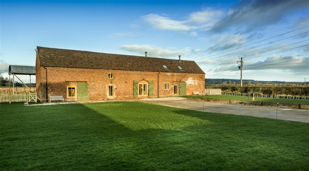 The exterior of Threshing and Smethcote Barns, Shropshire (photo 2) at Threshing Barn in Shrewsbury, Shropshire
