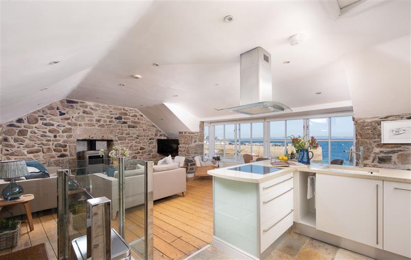 The kitchen at Tides Reach, Cornwall