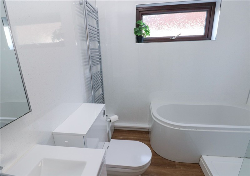 The bathroom (photo 2) at Tig Bhan, Llanteg