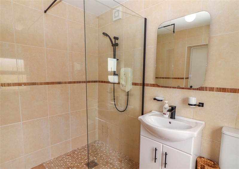 The bathroom at Tig Davy, Mullagh